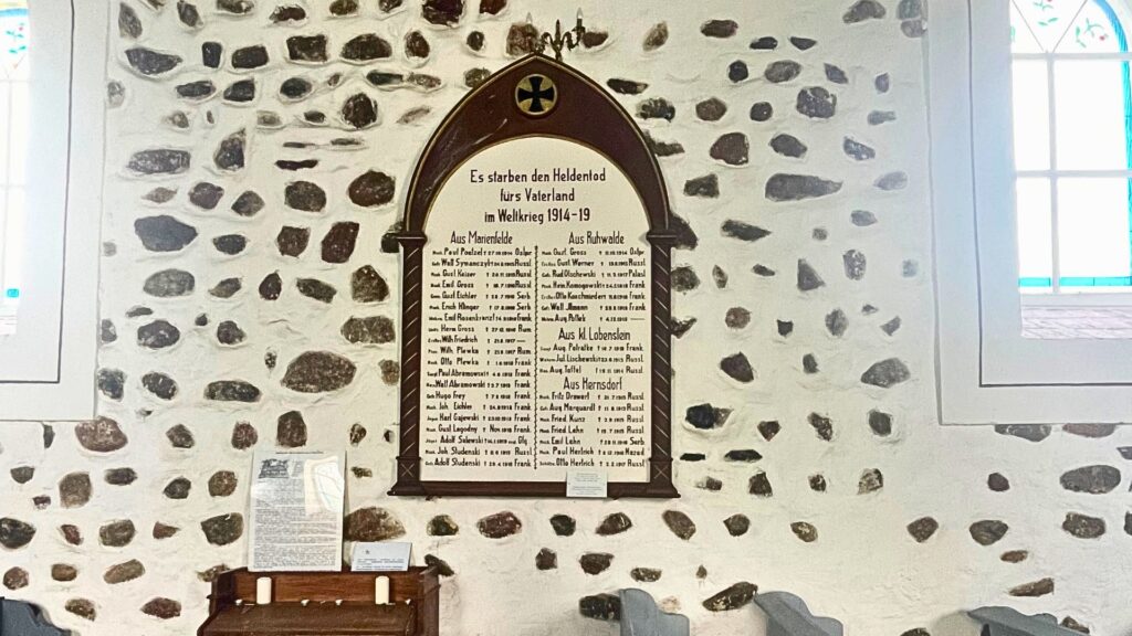 Tablica upamiętniająca poległych w I WŚ z kościoła w Glaznotach